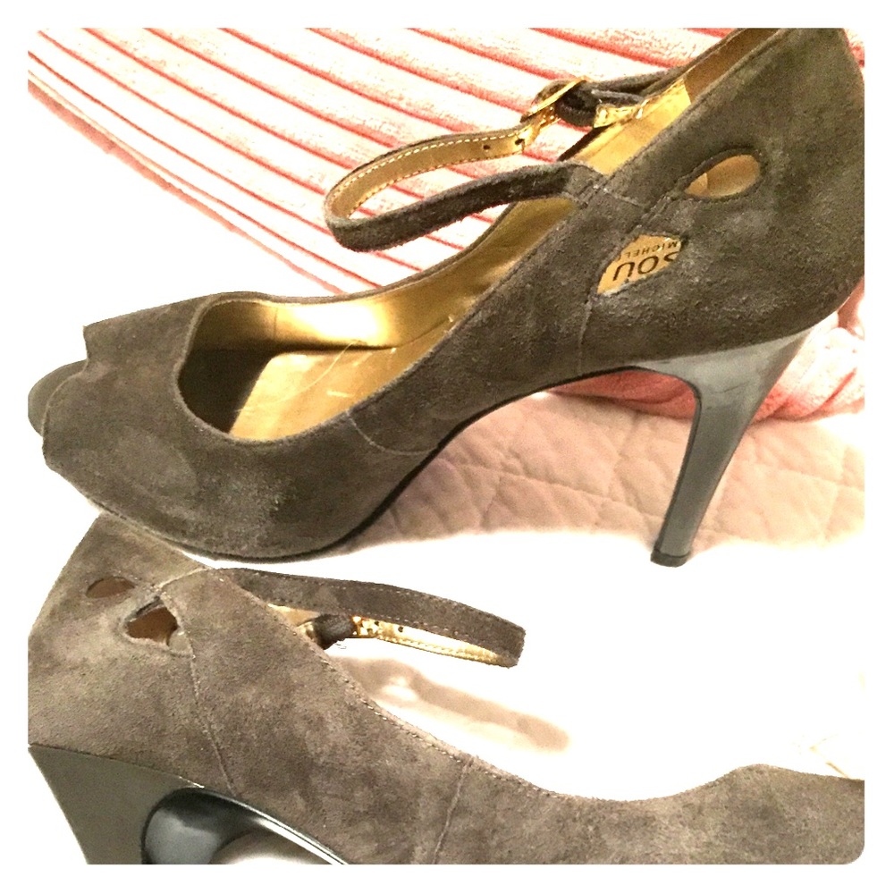 Bisou Bisou Gray Heels